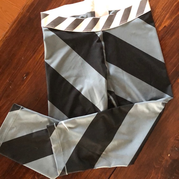 Nike crop leggings - Picture 2 of 3